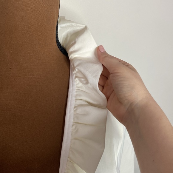 XSCAPE ivory ruffled special occasion top with rhinestone button buckle size 12 - Picture 12 of 15